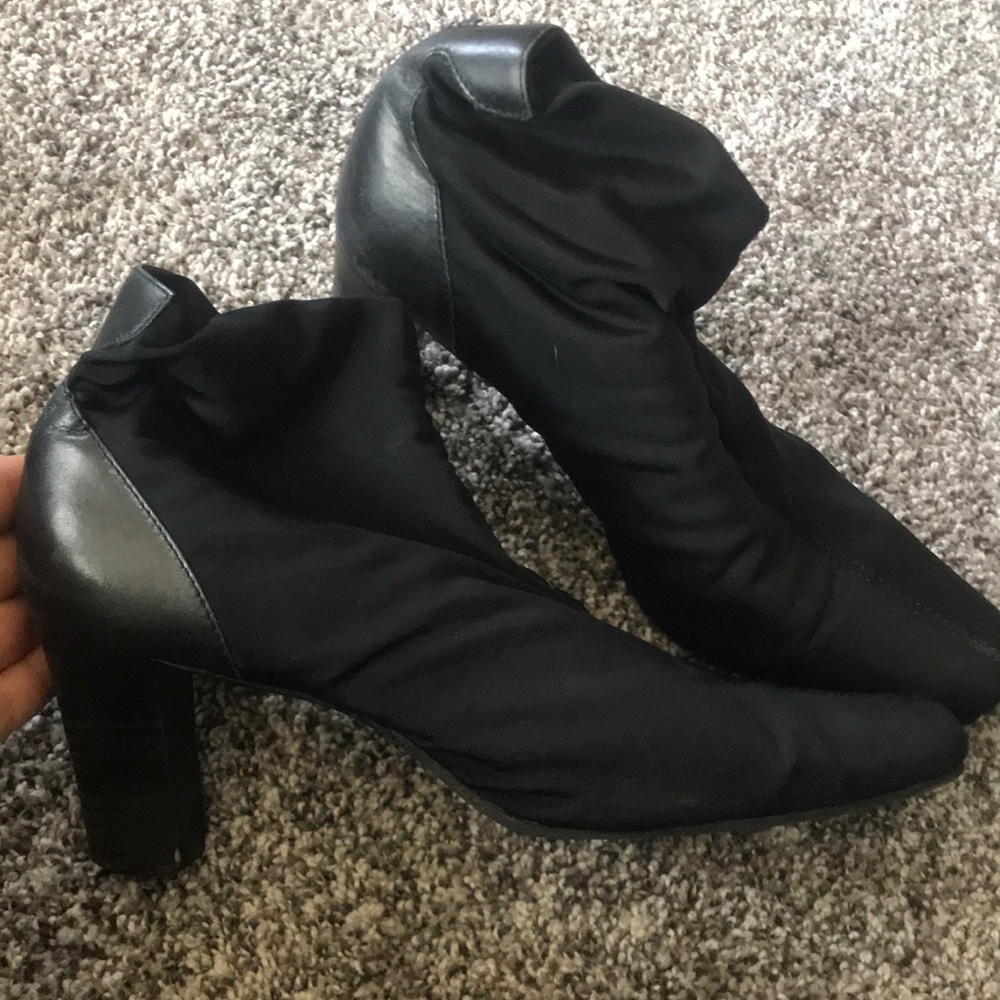 Black boot/heels.